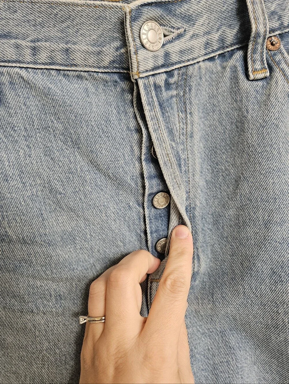 AGOLDE Denim Parker Long Jean Shorts Light Blue Wash Size 34 Frayed Hem